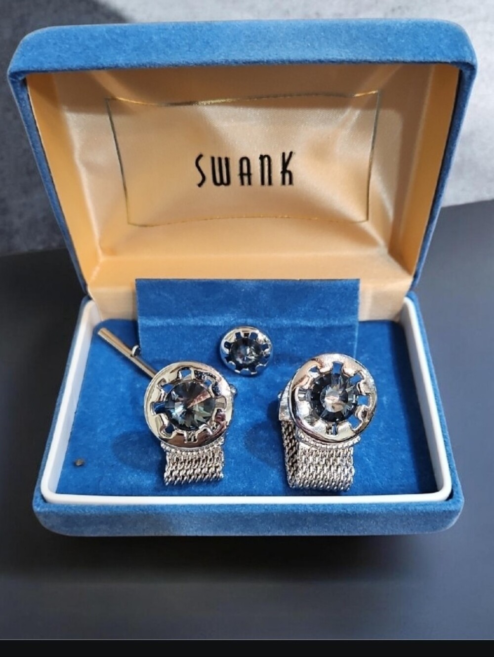SWANK Silver Mesh Blue Faceted Rivoli Glass Crysyal Cufflinks and Tie Tack Box‎